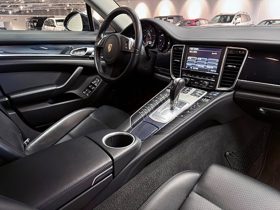 Porsche Panamera 4 15 of 17