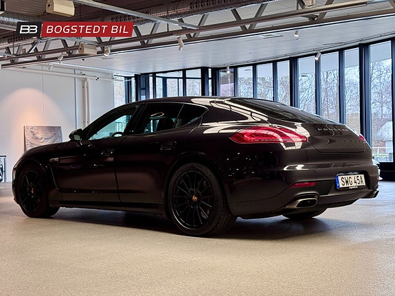 Porsche Panamera 4 5 of 5
