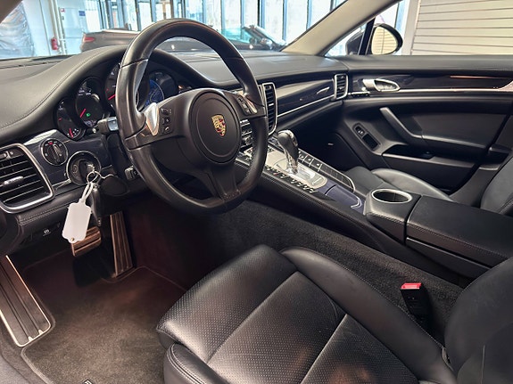 Porsche Panamera 4 11 of 17