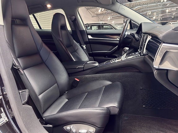Porsche Panamera 4 14 of 17