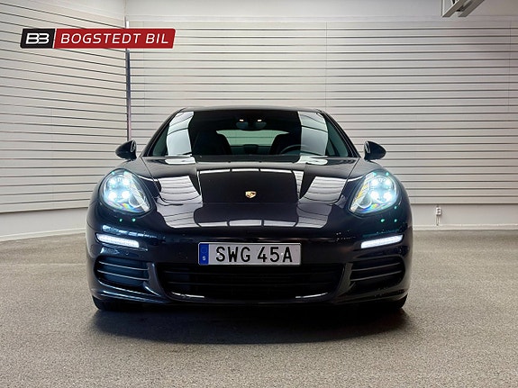 Porsche Panamera 4 2 of 5