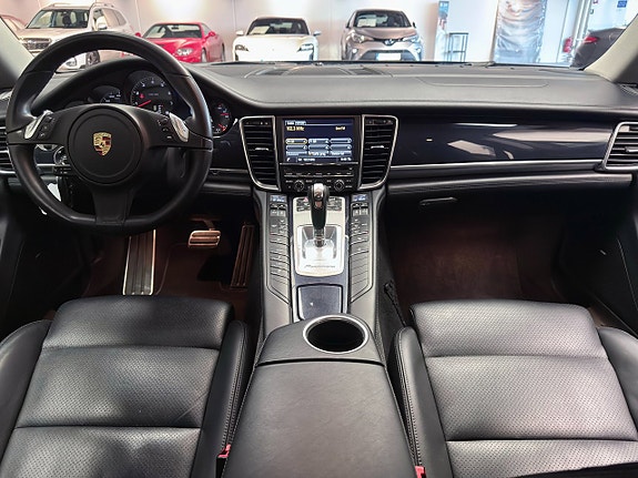 Porsche Panamera 4 9 of 17