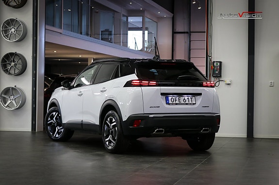 Peugeot 2008 2 of 5