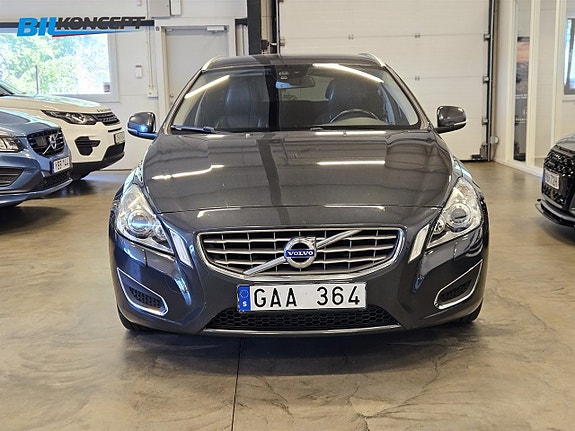 Volvo V60 2 of 22