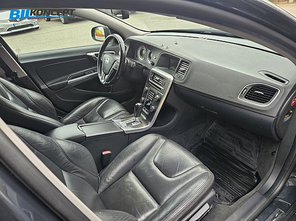 Volvo V60 11 of 22