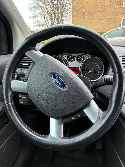 Ford Kuga 4 of 10