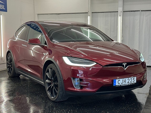 Tesla Model X 4 of 5