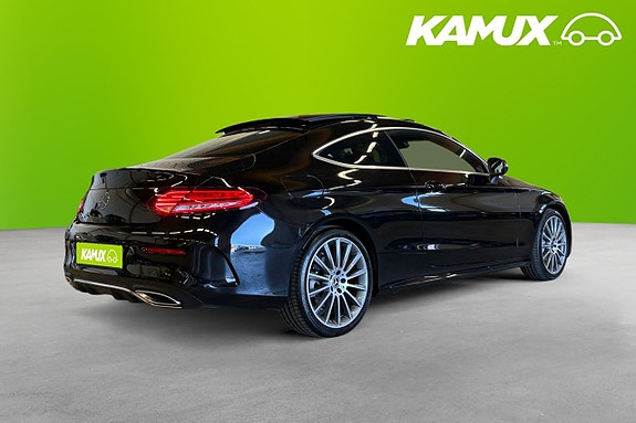 Mercedes-Benz C300 4 of 5