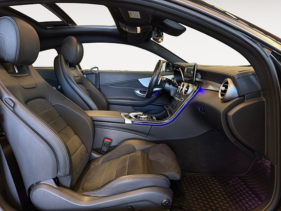Mercedes-Benz C300 15 of 23