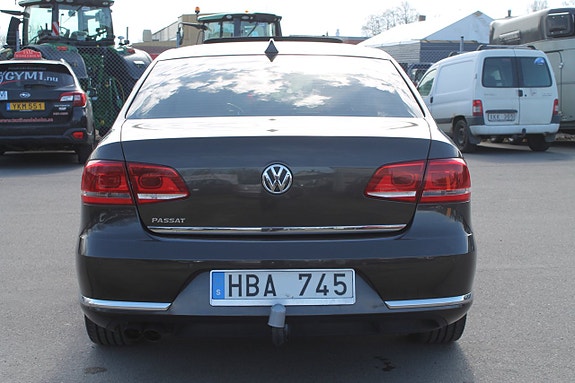 Volkswagen Passat 4 of 5