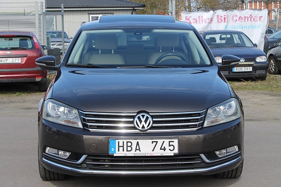 Volkswagen Passat 2 of 5