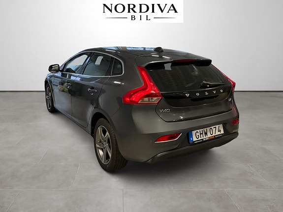 Volvo V40 4 of 5