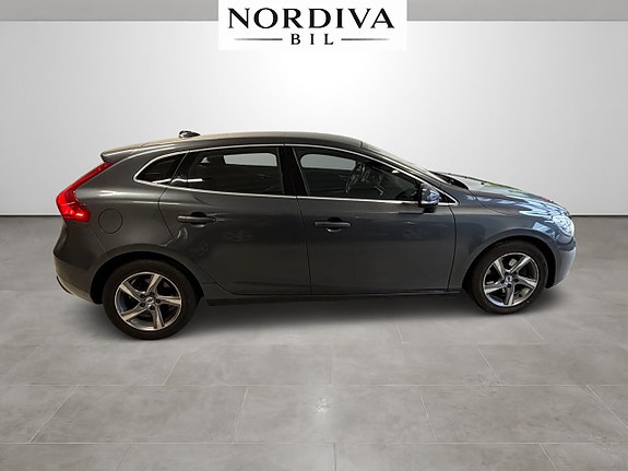 Volvo V40 2 of 5