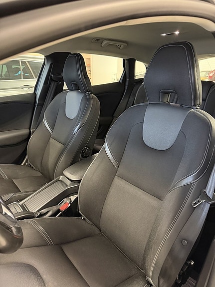 Volvo V40 13 of 15