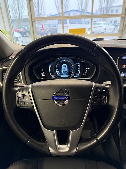 Volvo V40 12 of 15