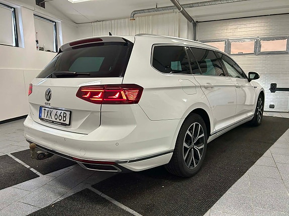Volkswagen Passat 2 of 5