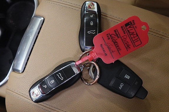 Porsche Cayenne 24 of 24