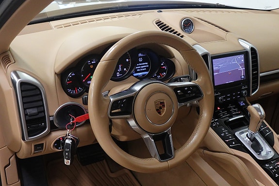 Porsche Cayenne 6 of 24
