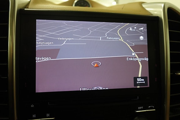 Porsche Cayenne 11 of 24
