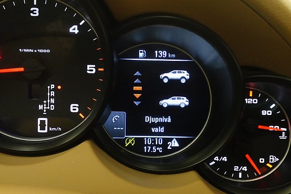 Porsche Cayenne 13 of 24