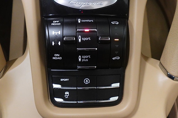 Porsche Cayenne 16 of 24