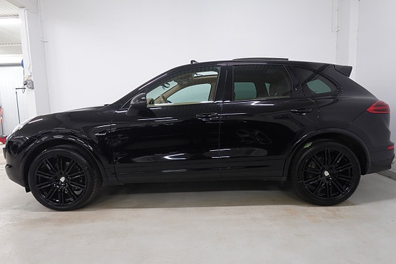 Porsche Cayenne 3 of 5