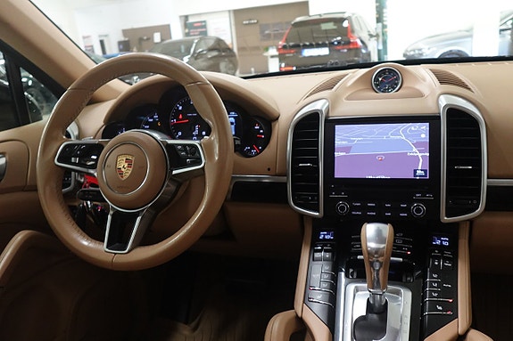 Porsche Cayenne 8 of 24