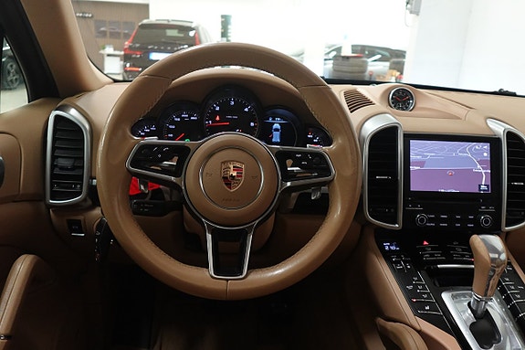 Porsche Cayenne 7 of 24