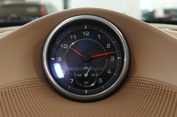 Porsche Cayenne 17 of 24