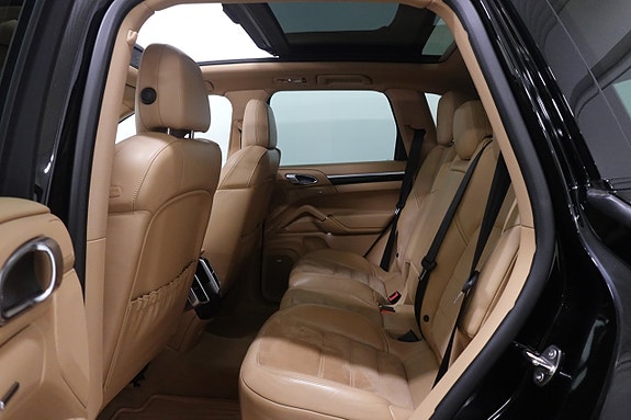 Porsche Cayenne 5 of 5