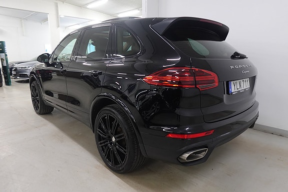 Porsche Cayenne 22 of 24