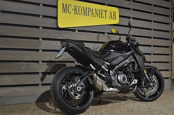 Suzuki GSX-S1000 3 of 5