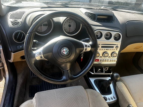 Alfa Romeo 156 3 of 8