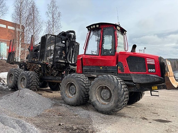 Komatsu 895