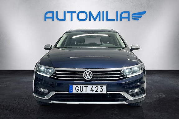 Volkswagen Passat Alltrack 3 of 5