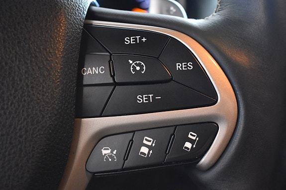 Jeep Grand Cherokee 24 of 28