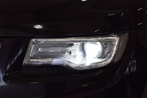 Jeep Grand Cherokee 27 of 28