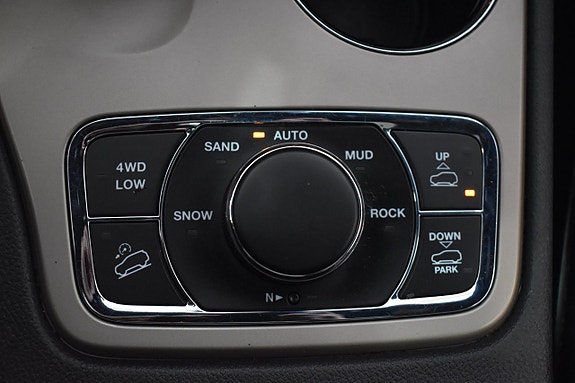 Jeep Grand Cherokee 23 of 28