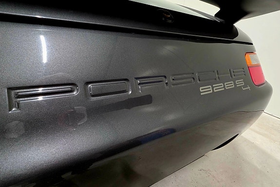 Porsche 928 12 of 22