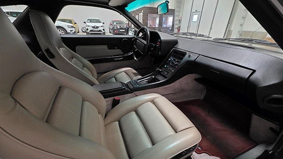 Porsche 928 18 of 22