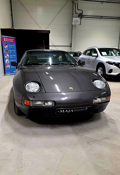 Porsche 928 8 of 22