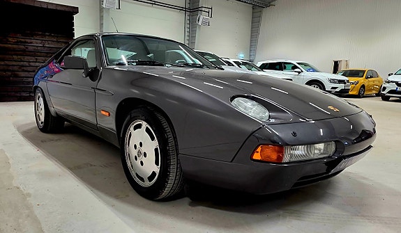 Porsche 928