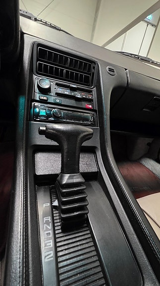 Porsche 928 16 of 22