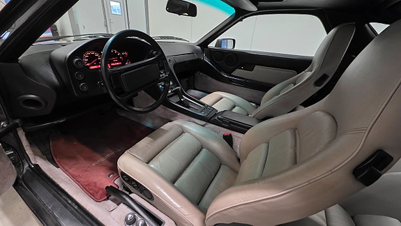 Porsche 928 13 of 22