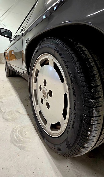 Porsche 928 10 of 22
