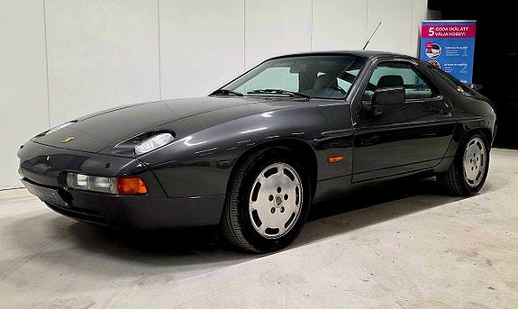 Porsche 928 2 of 5