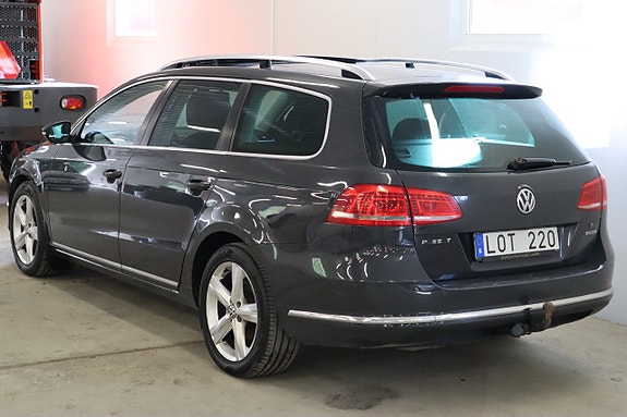 Volkswagen Passat 2 of 5