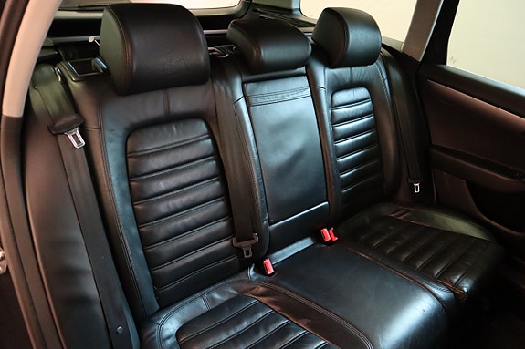 Volkswagen Passat 14 of 17