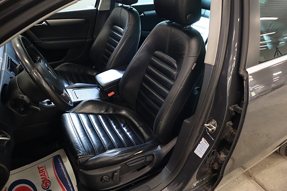 Volkswagen Passat 12 of 17
