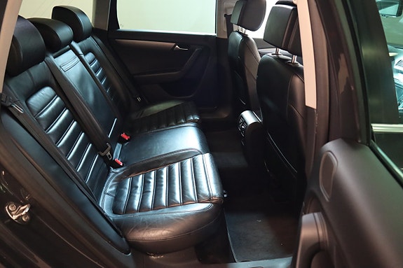 Volkswagen Passat 13 of 17
